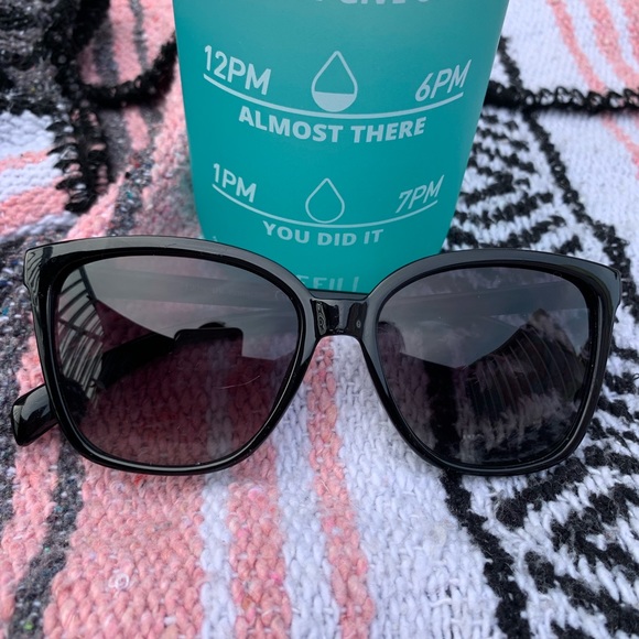 Sunglasses Forever21 - Picture 2 of 6